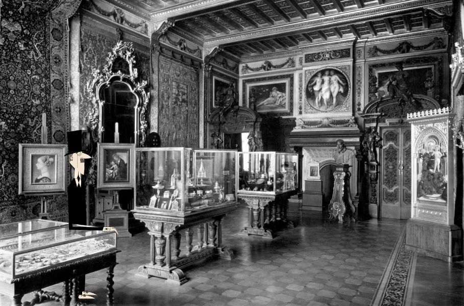 Immagine in bianco e nero di un interno elegante. Mostra una stanza con mobili antichi, opere d'arte, sculture e decorazioni intricate sulle pareti e soffitto.