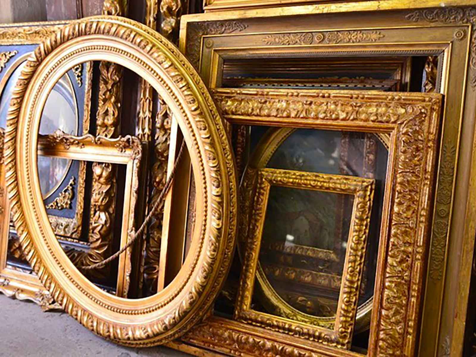 laboratorio artigianale di decorazione e doratura a foglia